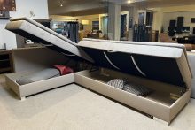 TIK-TAK nagy méretű (305x220 cm) L-alakú ülőgarnitúra mindennapi alvásra alkalmas ággyal, ágyneműtartóval