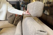 TIK-TAK nagy méretű (305x220 cm) L-alakú ülőgarnitúra mindennapi alvásra alkalmas ággyal, ágyneműtartóval